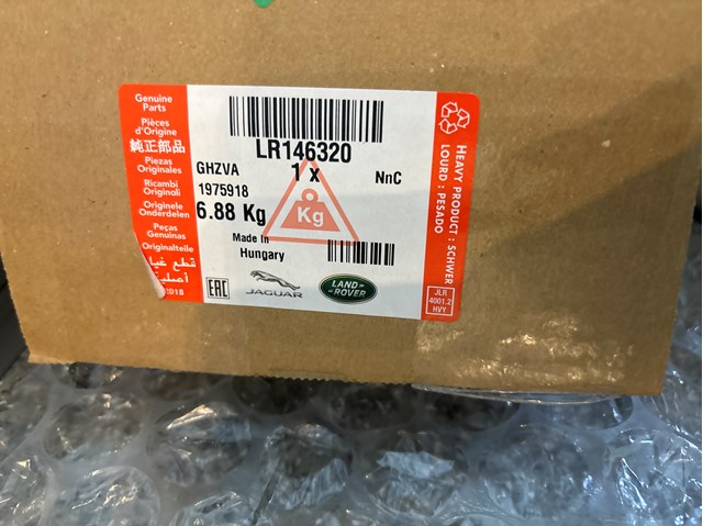 LR146320 Land Rover Ліва передня стійка