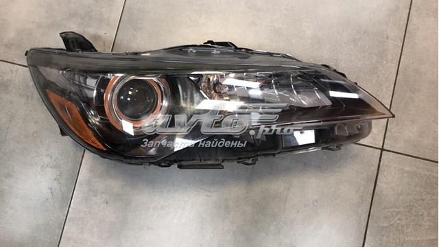 Купити 8111006C70 Toyota Права блок фара