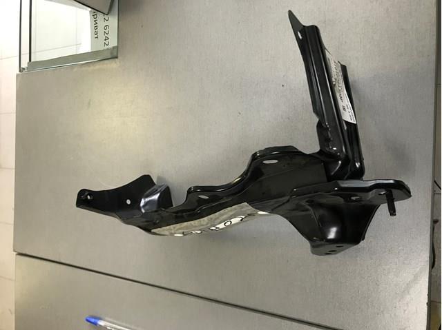 Кронштейн бампера переднього Subaru 51610SG1309P
