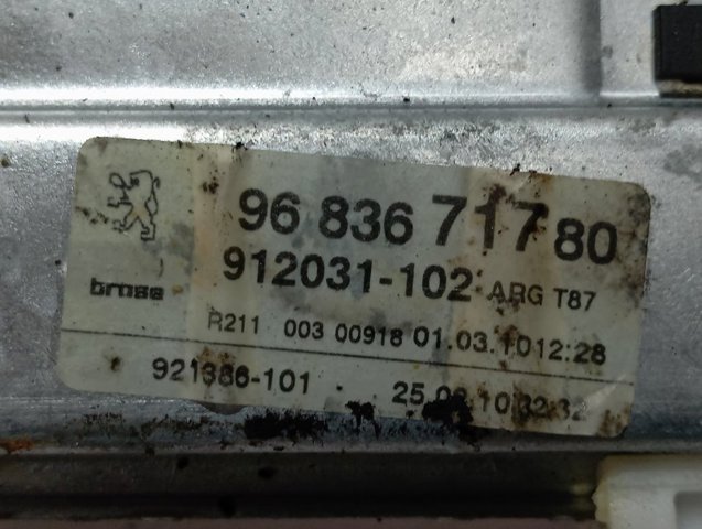 Скло задньої двері лівої 9203KC Peugeot/Citroen