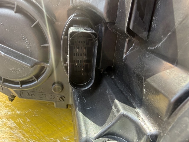 Купити LPO461 Magneti Marelli Права блок фара