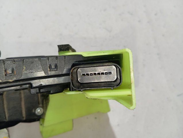81310R2010 Hyundai/Kia Замок водійських дверей