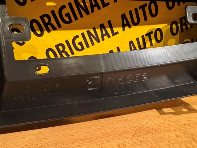 KBB350718A Mazda Кронштейн решітки радіатора