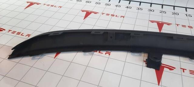 Молдинг бампера заднього Tesla Motors 110303500D
