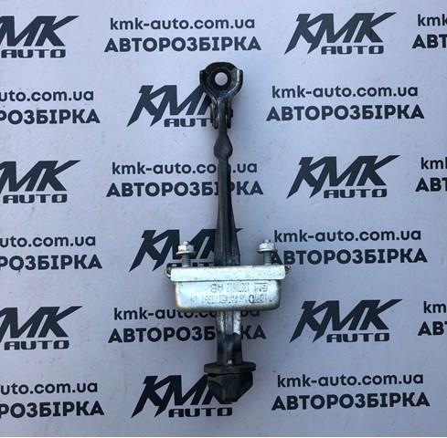 Обмежувач відкриття дверей, задній 13270612 General Motors
