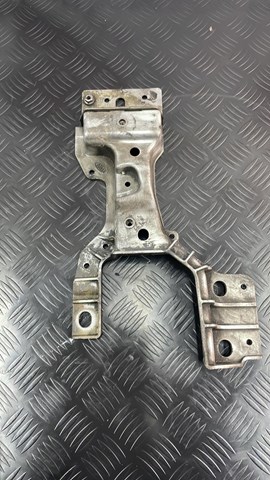 Кронштейн бампера переднього Land Rover LR091875 ціна, від 61.69 USD