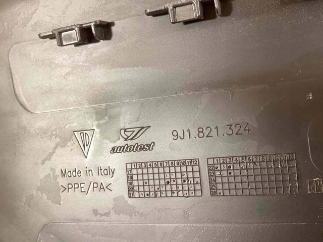 Купити 9J1821324 Porsche Лючок (дверцята) бензобака
