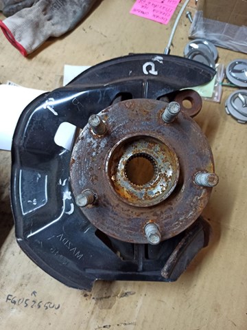 Цапфа - поворотний кулак передній, правий KB7W33021 Mazda