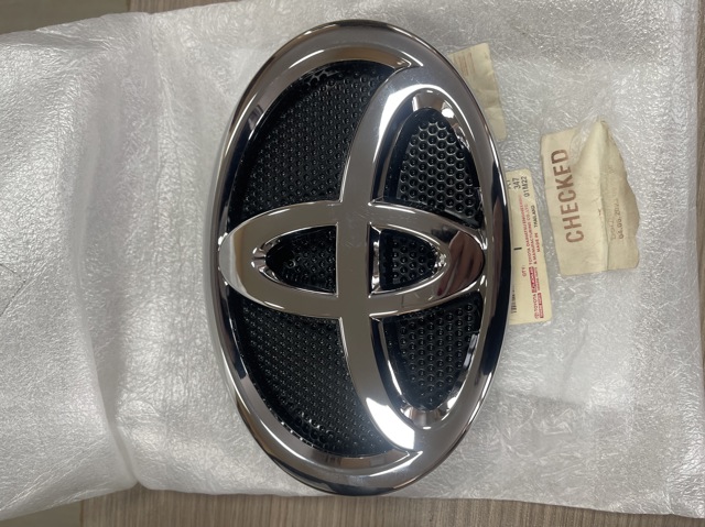 Фірмовий значок решітки радіатора Toyota 753100K060
