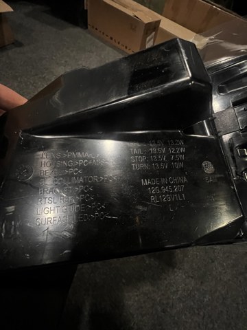 Задня ліва зовнішня фара VAG 12G945207 ціна, від 451.47 USD