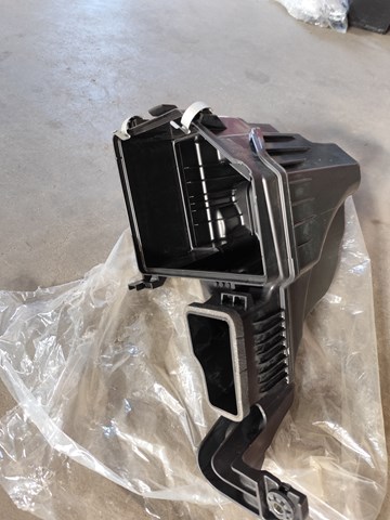 Купити 165286RA0B Nissan/Infiniti Корпус повітряного фільтра, нижня частина