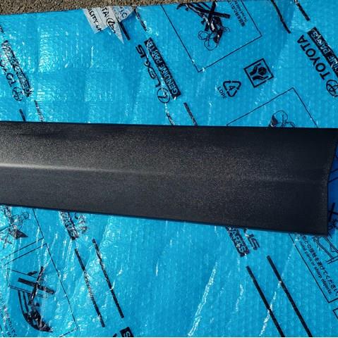 Молдинг передньої правої двері, нижній FPS FP7066122 ціна, від 31.67 USD