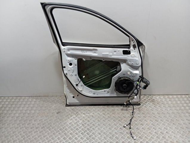 Водійські двері Mazda KDY35902XJ