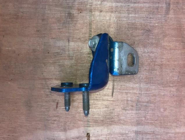 H1BBA26801AC Ford Петля задніх лівих дверей