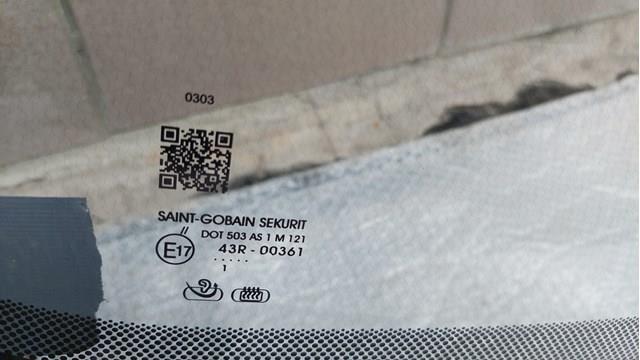 Лобове скло LR184657 Land Rover