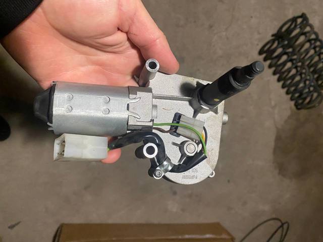 Склоочисник дверей задка Mercedes A4639064400 ціна, від 286.30 USD
