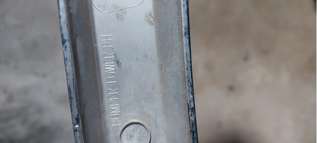 Молдинг решітки переднього бампера, правий 6407A154 Mitsubishi