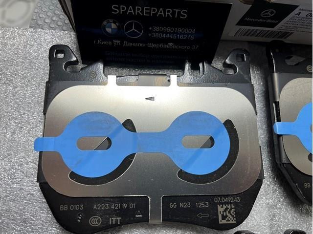 Купити A0004200804 Mercedes Колодки гальмівні передні, дискові