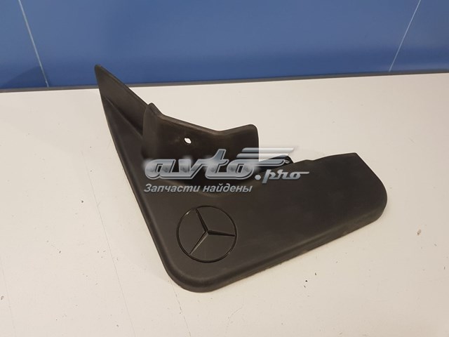 B66528240 Mercedes Комплект передніх бризковиків