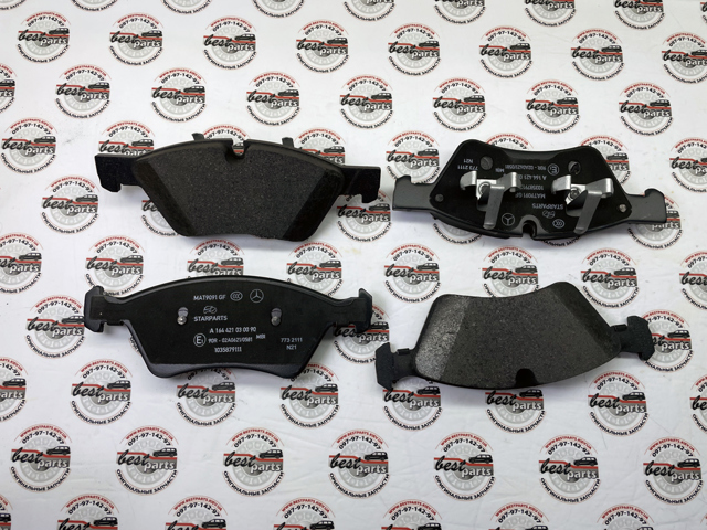 A000420110590 Mercedes Передні гальмівні колодки