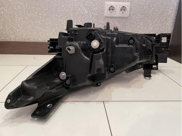 Купити B63C51030 Mazda Права блок фара