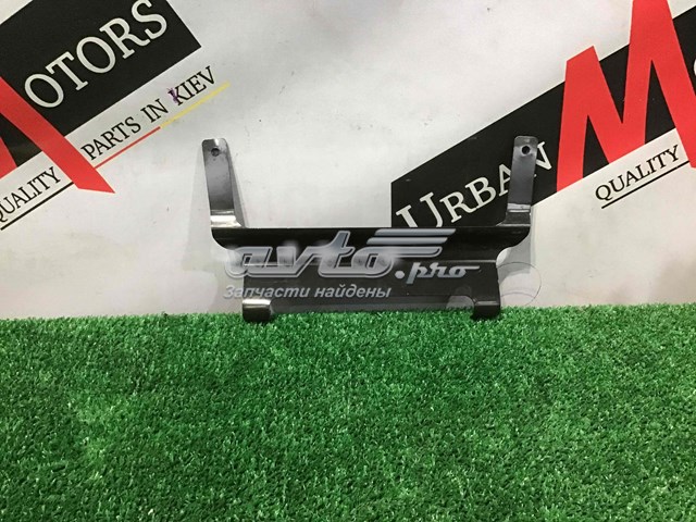Купити LR083118 Land Rover Кронштейн бампера переднього, центральний