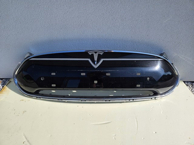 Молдинг решітки переднього бампера, верхній Tesla 101741500D ціна, від 143.51 USD