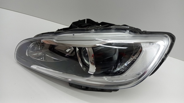 Купити 31698818 Volvo Фара