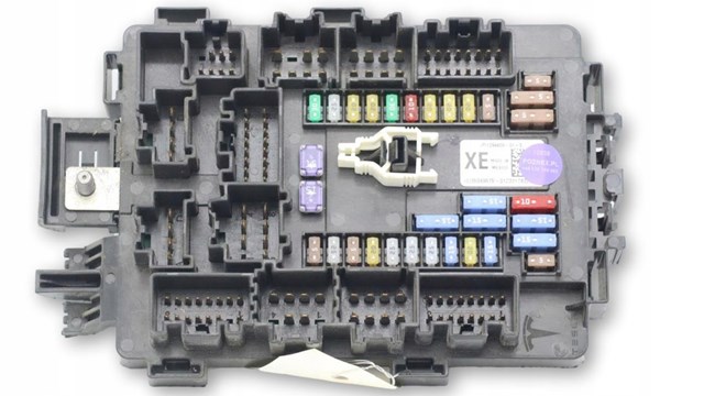 Коробка запобіжників Tesla 109440901E ціна, від 76.01 USD