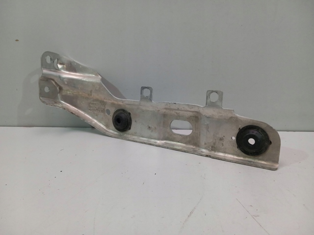 7357222 BMW Кронштейн радіатора нижній