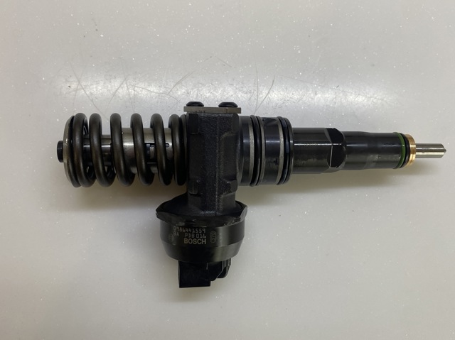 Купити 038130073AQ Bosch Форсунка дизельна в зборі, розпилювач + тримач