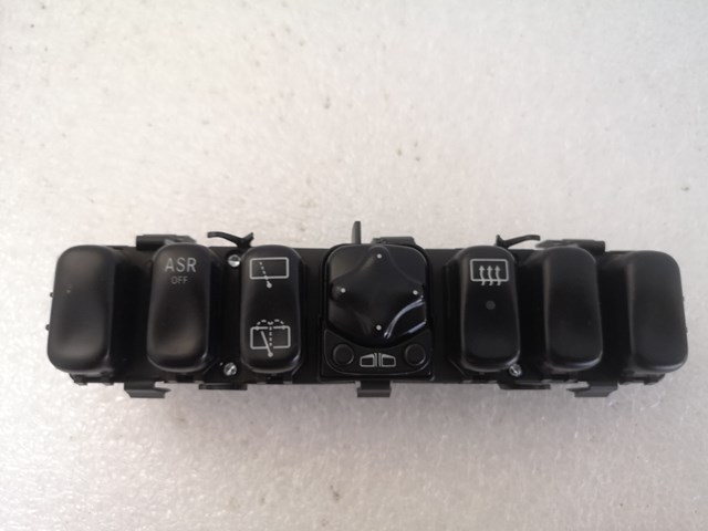 Блок кнопок центральної консолі Mercedes A1688203610 ціна, від 14.67 USD
