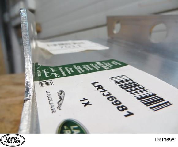 Підсилювач бампера переднього LR136981 Land Rover