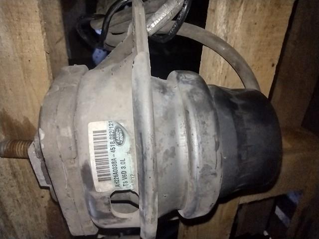 Подушка двигуна передня AH226A003BA Land Rover