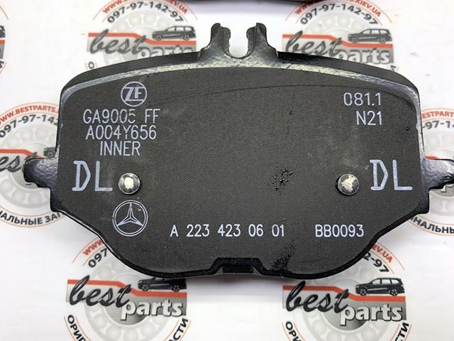 Задні дискові колодки Mercedes A0004209602