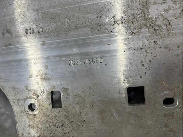 Підсилювач бампера переднього 9826115680 Peugeot/Citroen