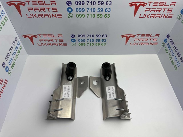 Купити 106142400B Tesla Кронштейн бампера переднього, лівий
