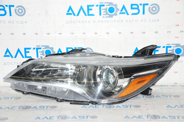 8115006E10 Toyota Фара дальнього світла в зборі