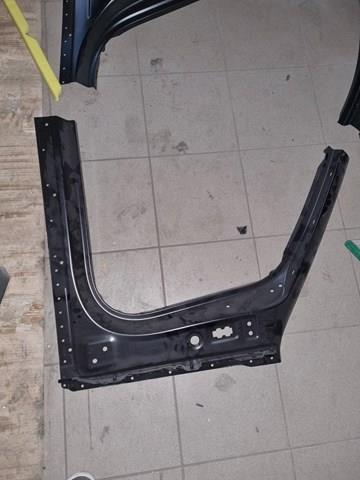 9J1809042YGRV Porsche Стійка кузова передня, права