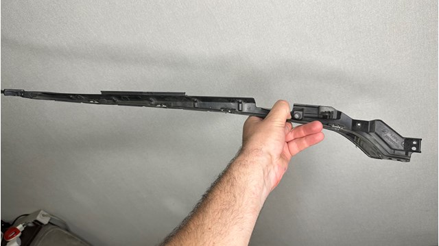 Купити 71166TVAF00 Honda Кронштейн решітки радіатора