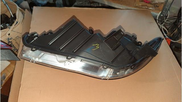 Купити 8111006C70 Toyota Права блок фара