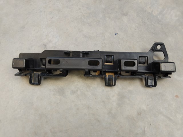 7387342 BMW Кронштейн зовнішньої накладки порога правого