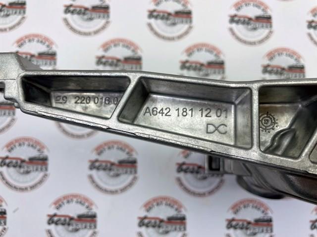 Масляний насос A6421802000 Mercedes