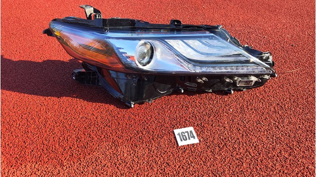Фара права 8111006G30 Toyota