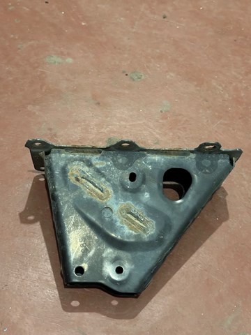 Кронштейн передньої балки Mazda TKY83488Y ціна, від 7.05 USD