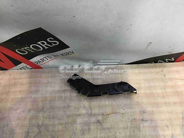 Направляюча переднього бампера, права Land Rover LR077882 ціна, від 34.20 USD