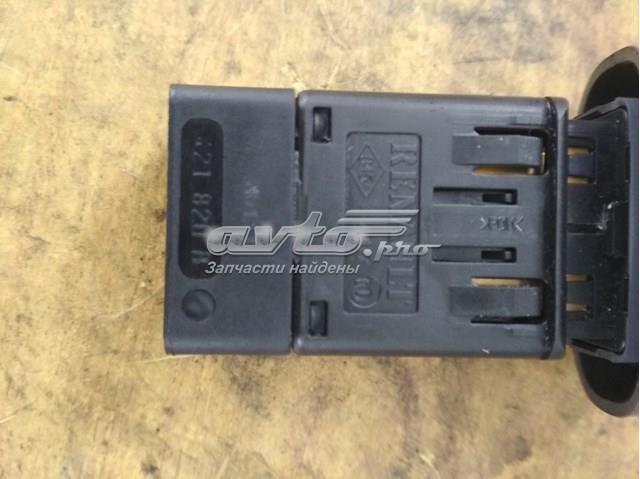 Кнопка аварійної сигналізації Renault (RVI) 8200090307