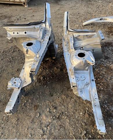 Купити 5370233140 Toyota Панель бризковика (лонжерону) моторного відсіку, ліва