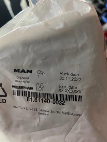 Накладка (кришка) петлі капота 81611400032 MAN