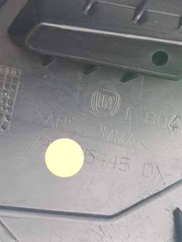 Накладка передньої правої двері Fiat/Alfa/Lancia 735498422